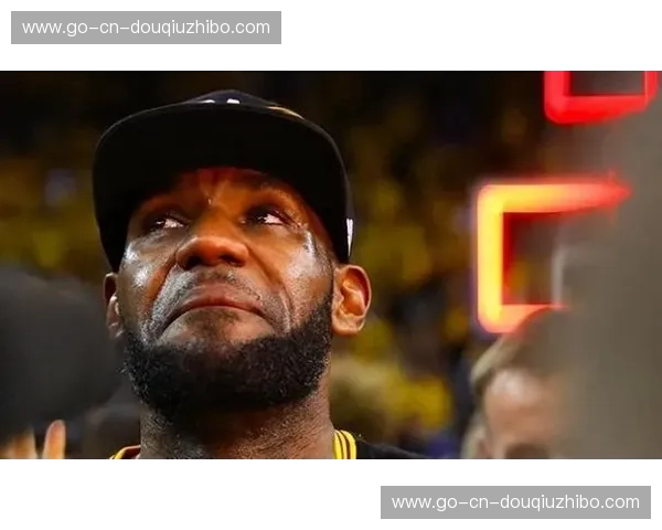 2017总决赛：骑士与勇士的史诗对决，当“克利夫兰之王”遇上“金州王朝”